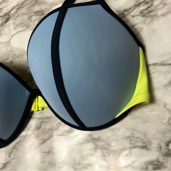 Victoria’s Secret Swim Color Block Bikini Top - Picture 3 of 7